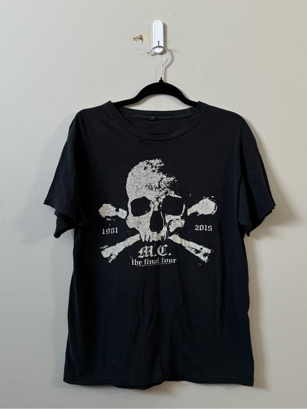 Motley Crue The final tour distressed black short sleeve t-shirt